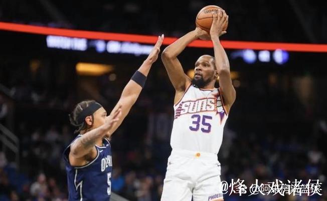 杜兰特前三节10投7中,砍下22分3篮板5助攻1抢断1封盖 杜兰特前三节10投7中,砍下22分3篮板5助攻1抢断1封盖